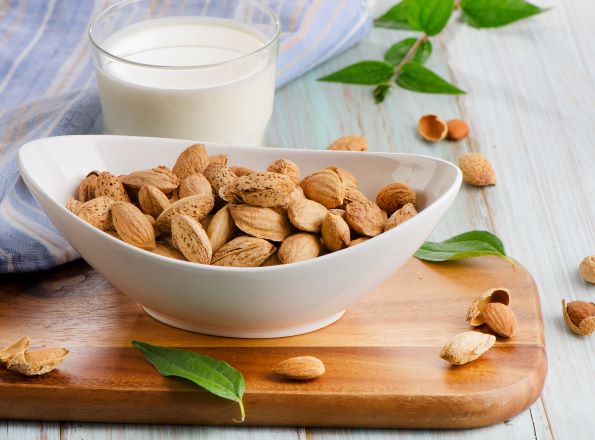 Leche de almendras vs. leche normal en batidos de proteínas