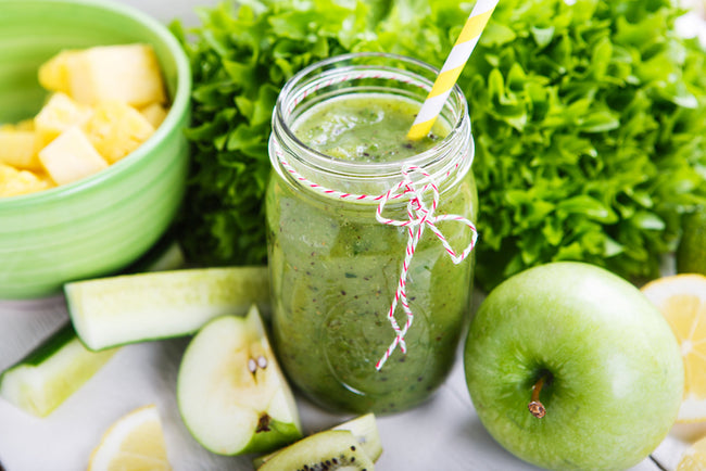 Rezept für einen Frühstücks-Smoothie mit Erdnussbutter und grünem Apfel