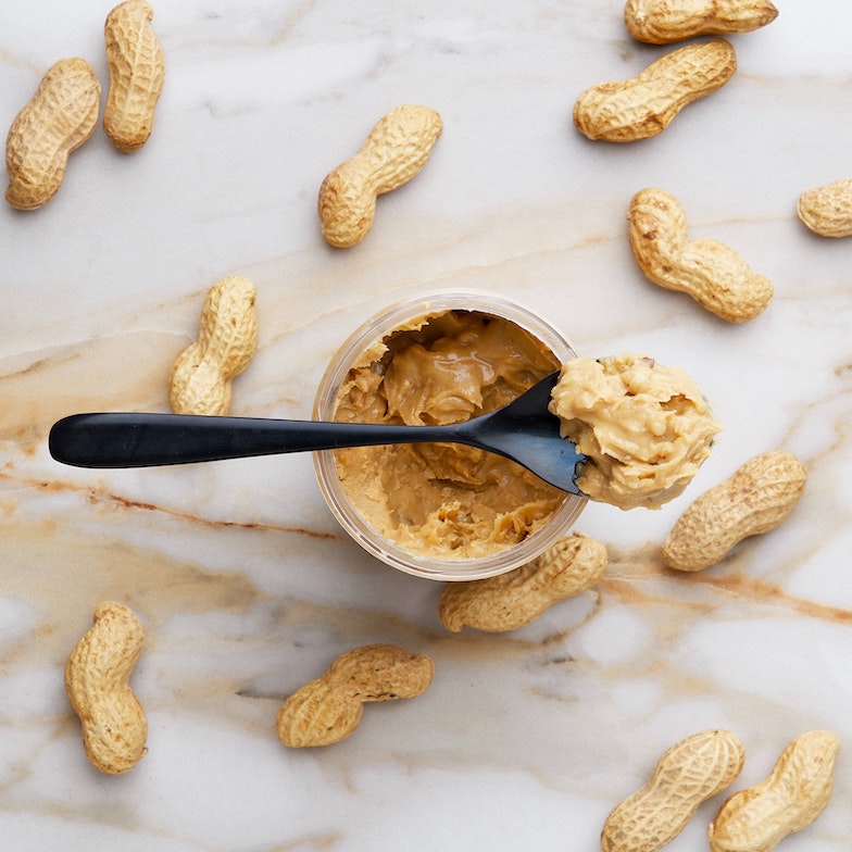 Valor nutricional de la mantequilla de maní en polvo frente a la mantequilla de maní tradicional