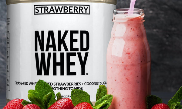 Zwei Messlöffel in 180–300 ml Milch, Wasser oder dein Lieblingsgetränk einrühren. Für mehr Geschmack Früchte oder Gemüse hinzufügen, da Naked Whey ungesüßt ist.