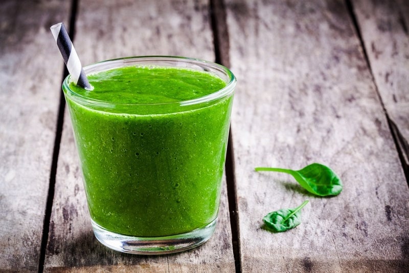 super greens smoothie with spirulina